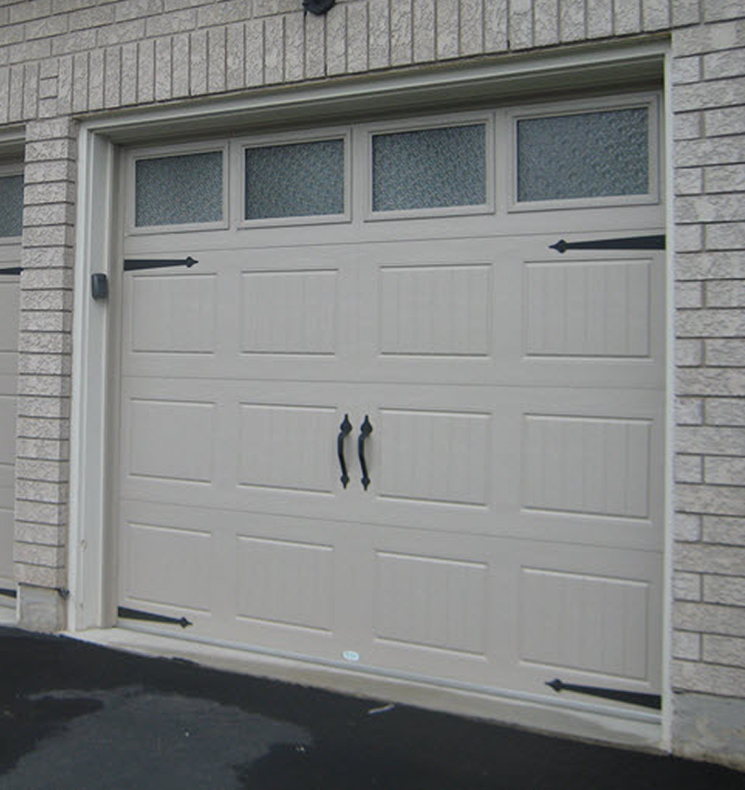 LET THE DESIGN FLOW WITH A MATCHING GARAGE DOOR